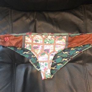 Maaji women’s bikini bottoms size M